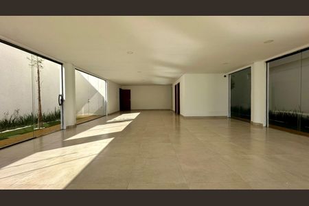 Casa à venda com 528m², 4 quartos e 6 vagasÁrea comum