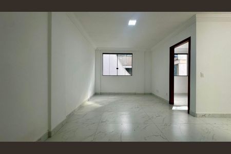 Casa à venda com 528m², 4 quartos e 6 vagasSala