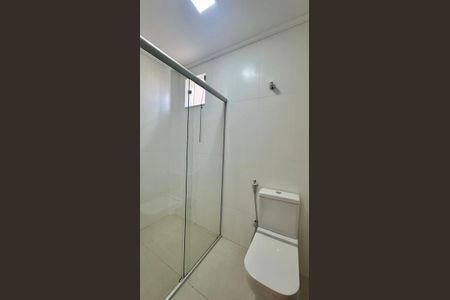 Casa à venda com 528m², 4 quartos e 6 vagasBanheiro Suíte 2