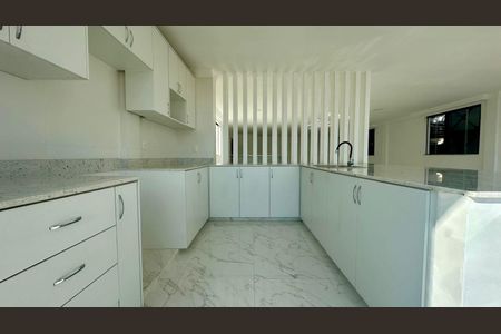 Casa à venda com 528m², 4 quartos e 6 vagasCozinha