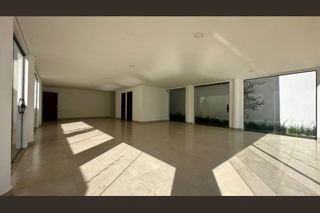 Casa à venda com 528m², 4 quartos e 6 vagasÁrea comum