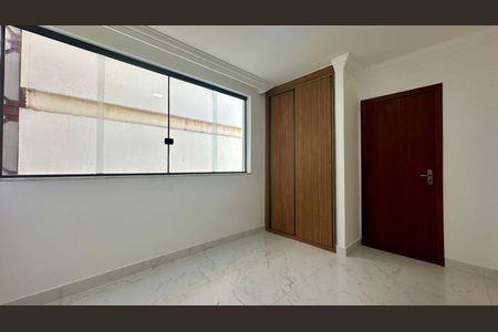 Casa à venda com 528m², 4 quartos e 6 vagasQuarto 2