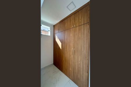 Casa à venda com 528m², 4 quartos e 6 vagasCloset Suíte 2