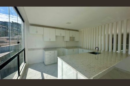 Casa à venda com 528m², 4 quartos e 6 vagasCozinha