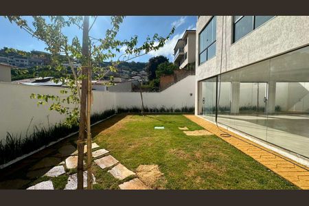 Casa à venda com 528m², 4 quartos e 6 vagasÁrea comum
