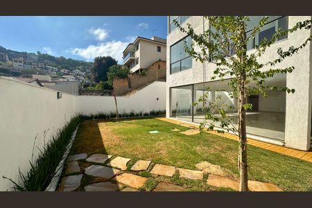 Casa à venda com 528m², 4 quartos e 6 vagasÁrea comum