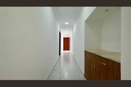 Casa à venda com 528m², 4 quartos e 6 vagasCorredor