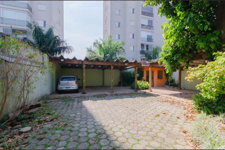 Casa para alugar com 315m², 3 quartos e 5 vagasQuintal