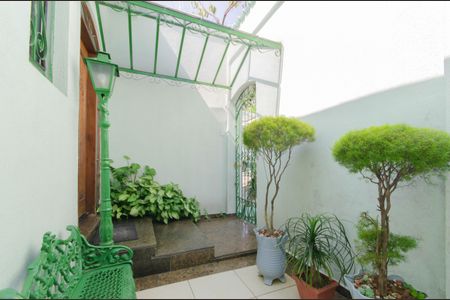 Casa para alugar com 315m², 3 quartos e 5 vagasEntrada