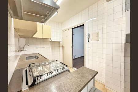 Apartamento à venda com 130m², 3 quartos e 2 vagas Apartamento à venda com 130m², 3 quartos e 2 vagasCozinha e Área de Serviço