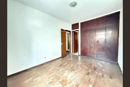 Apartamento à venda com 130m², 3 quartos e 2 vagas Apartamento à venda com 130m², 3 quartos e 2 vagasSuíte