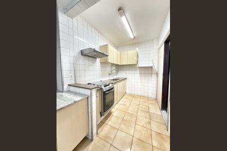 Apartamento à venda com 130m², 3 quartos e 2 vagas Apartamento à venda com 130m², 3 quartos e 2 vagasCozinha e Área de Serviço