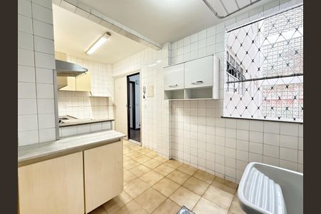 Apartamento à venda com 130m², 3 quartos e 2 vagas Apartamento à venda com 130m², 3 quartos e 2 vagasBanheiro da Suíte
