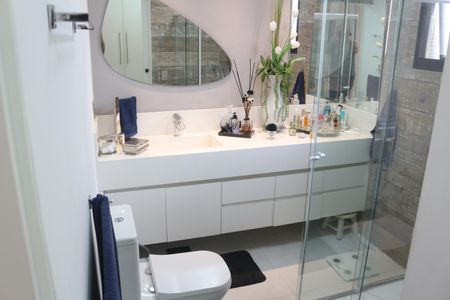 Apartamento à venda com 247m², 4 quartos e 3 vagasBanheiro da Suíte 1