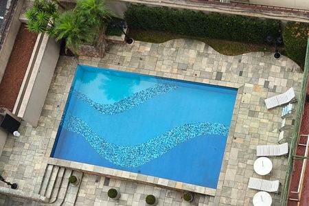 Apartamento à venda com 247m², 4 quartos e 3 vagas Apartamento à venda com 247m², 4 quartos e 3 vagasÁrea comum - Piscina