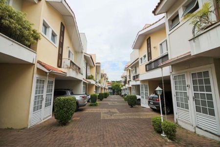 Casa de condomínio à venda com 136m², 3 quartos e 2 vagas