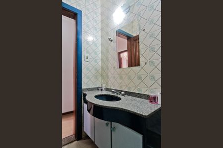 Casa à venda com 350m², 4 quartos e 8 vagasBanheiro Social