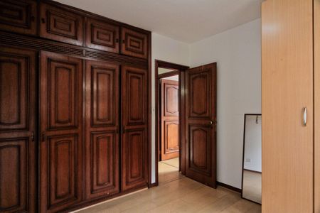 Casa à venda com 350m², 4 quartos e 8 vagasQuarto 1