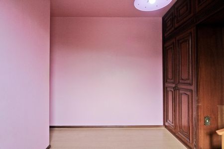 Casa à venda com 350m², 4 quartos e 8 vagasQuarto 2