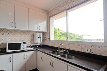 Casa à venda com 350m², 4 quartos e 8 vagasCozinha