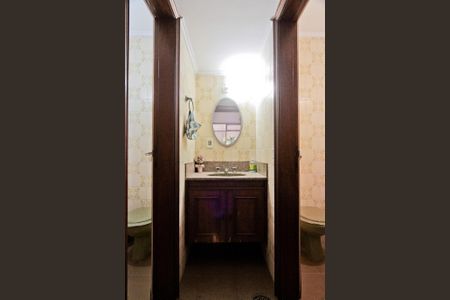 Casa à venda com 350m², 4 quartos e 8 vagasBanheiro de Serviço