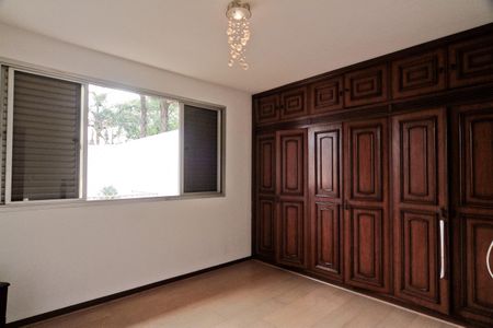 Casa à venda com 350m², 4 quartos e 8 vagasSuíte