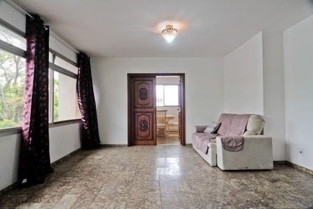 Casa à venda com 350m², 4 quartos e 8 vagasSala