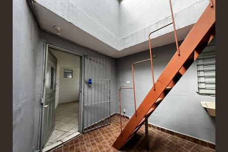 Casa para alugar com 75m², 2 quartos e sem vagaQuintal