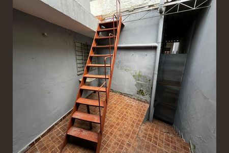Casa para alugar com 75m², 2 quartos e sem vagaQuintal