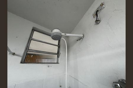 Banheiro de casa para alugar com 2 quartos, 60m² em Jardim Rossin, São Paulo