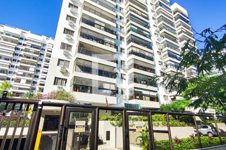 Apartamento à venda com 96m², 2 quartos e 1 vaga Apartamento à venda com 96m², 2 quartos e 1 vagaFachada