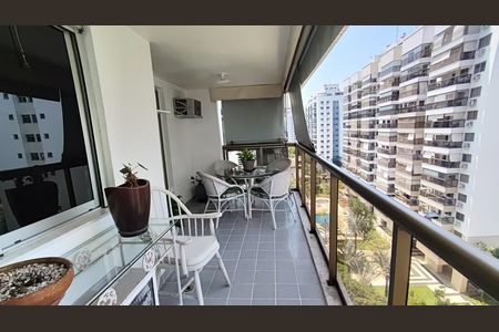 Apartamento à venda com 96m², 2 quartos e 1 vaga Apartamento à venda com 96m², 2 quartos e 1 vagaVaranda