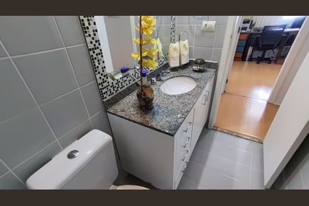 Apartamento à venda com 96m², 2 quartos e 1 vaga Apartamento à venda com 96m², 2 quartos e 1 vagaBanheiro