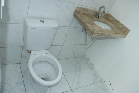 Casa de condomínio para alugar com 140m², 3 quartos e 2 vagasBanheiro de Serviço