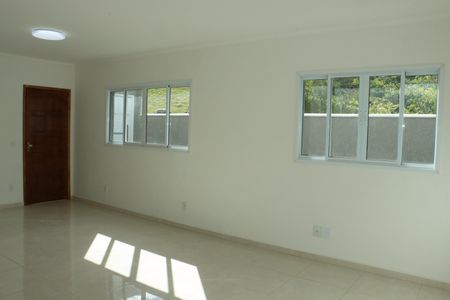 Casa de condomínio para alugar com 140m², 3 quartos e 2 vagasSala