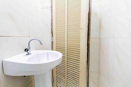 Banheiro de casa para alugar com 1 quarto, 39m² em Jardim Verônia, São Paulo