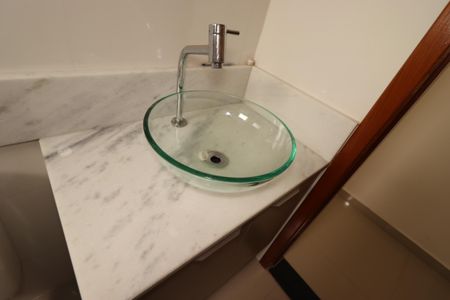 Apartamento à venda com 62m², 3 quartos e 2 vagasBanheiro Social - Pia