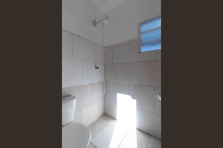 Banheiro Social de kitnet/studio para alugar com 1 quarto, 26m² em Santo Antônio, Porto Alegre