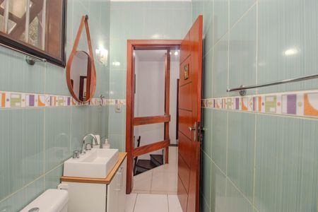 Casa à venda com 222m², 3 quartos e 3 vagas Casa à venda com 222m², 3 quartos e 3 vagasBanheiro Social