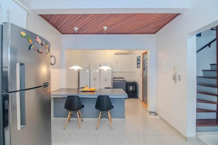 Casa à venda com 222m², 3 quartos e 3 vagas Casa à venda com 222m², 3 quartos e 3 vagasCozinha