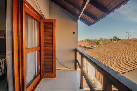 Casa à venda com 222m², 3 quartos e 3 vagas Casa à venda com 222m², 3 quartos e 3 vagasSuíte - Varanda