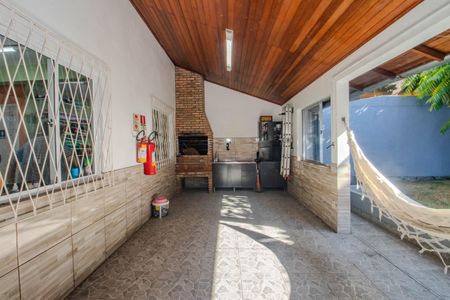 Casa à venda com 222m², 3 quartos e 3 vagas Casa à venda com 222m², 3 quartos e 3 vagasPátio