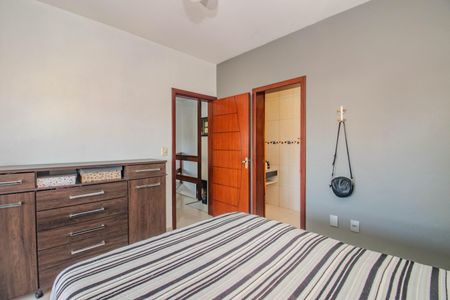 Casa à venda com 222m², 3 quartos e 3 vagas Casa à venda com 222m², 3 quartos e 3 vagasSuíte