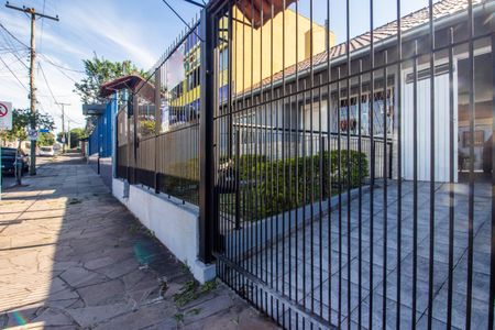Casa à venda com 222m², 3 quartos e 3 vagas Casa à venda com 222m², 3 quartos e 3 vagasFachada