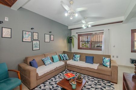 Casa à venda com 222m², 3 quartos e 3 vagas Casa à venda com 222m², 3 quartos e 3 vagasSala