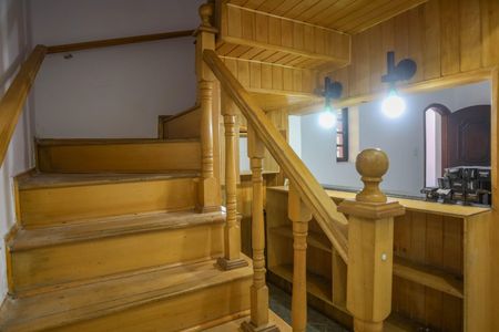 Casa à venda com 199m², 5 quartos e 2 vagasEscada 