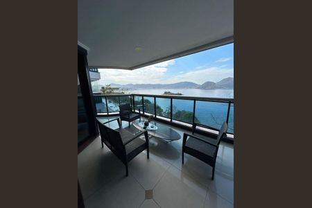 Apartamento à venda com 236m², 4 quartos e 3 vagasVaranda