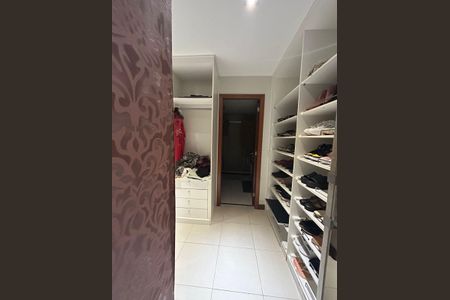 Apartamento à venda com 236m², 4 quartos e 3 vagasCloset