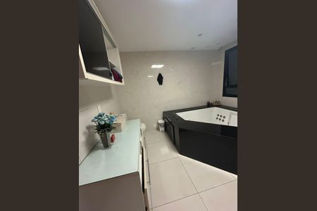 Apartamento à venda com 236m², 4 quartos e 3 vagasBanheiro