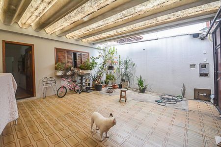 Casa à venda com 156m², 2 quartos e 3 vagas Casa à venda com 156m², 2 quartos e 3 vagasGaragem